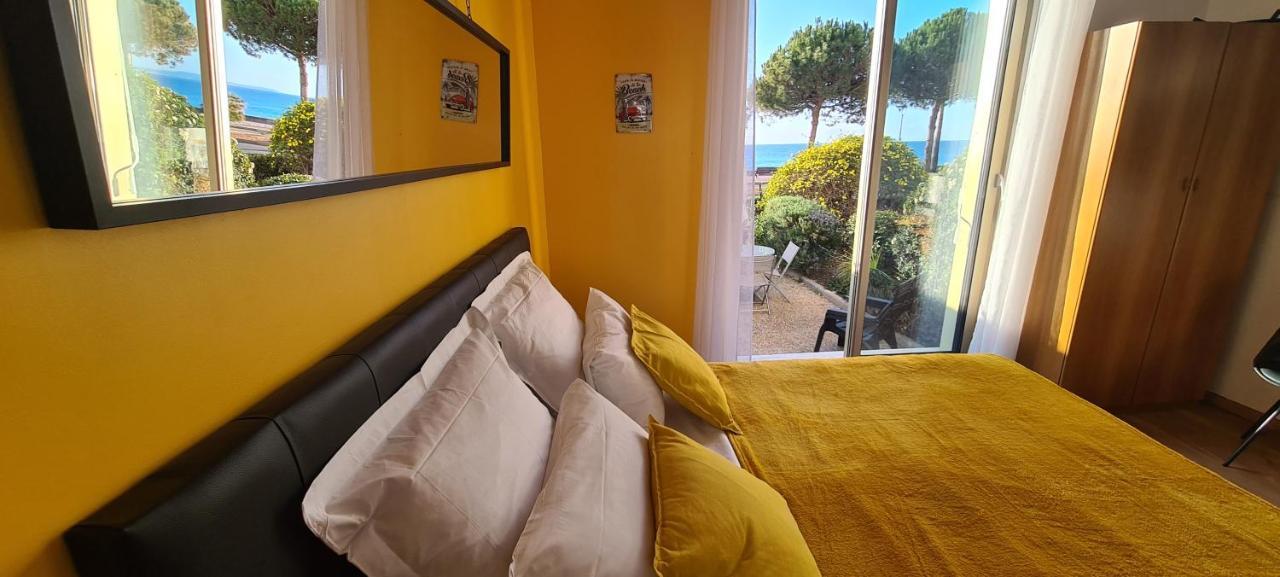 Studio de la plage - Mer, Terrasse et garage Cagnes-sur-Mer Eksteriør bilde